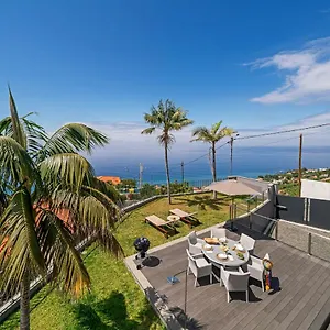 Papagaio By An Island Villa Funchal (Madeira)