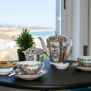 B17 - The Stunning Seaview Apartment